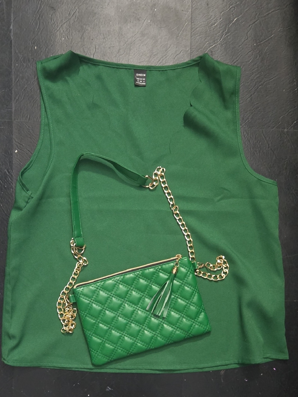 SHEIN Emerald Green Quilted Crossbody Bag with Scallop Design Sleeveless Top